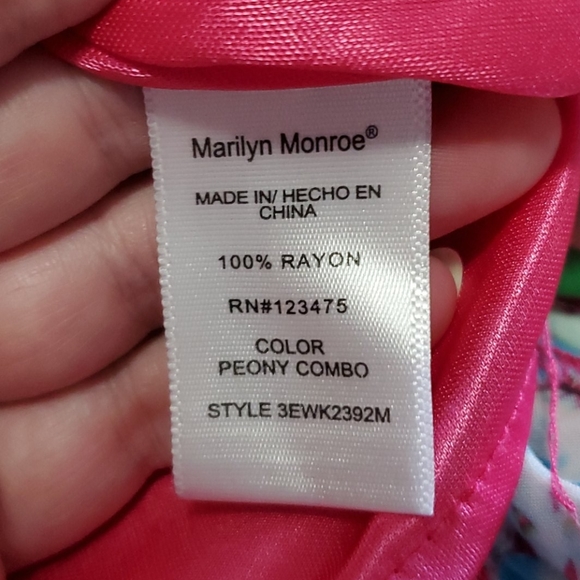 Luau fun Hawaiian print skirt - Picture 9 of 11